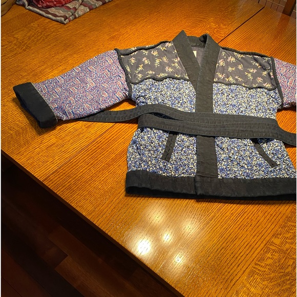 Front Pockets and belted floral jacket - Picture 1 of 2